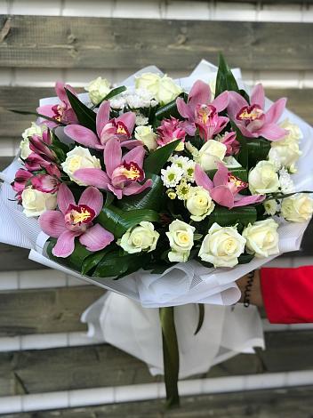 Букет цветов из: Розы и Хризантемы в Чульман