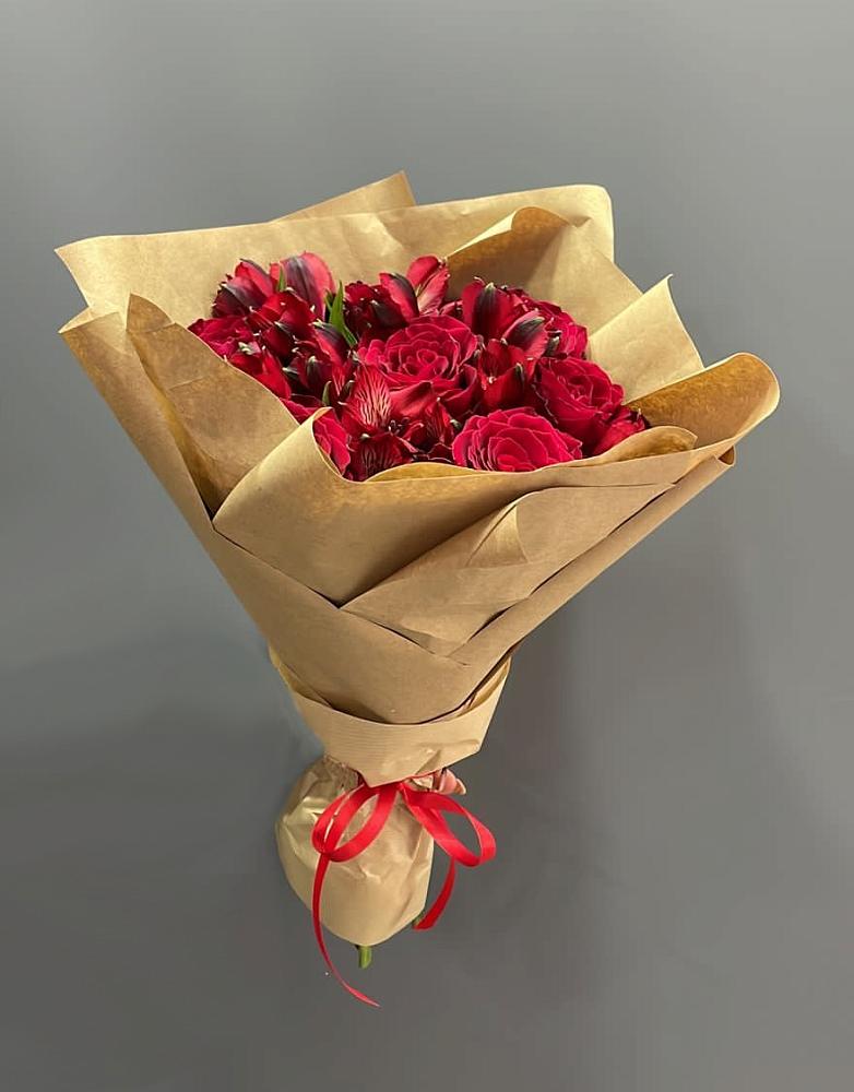 Букет цветов из: Альстромерии и Розы в Чульман