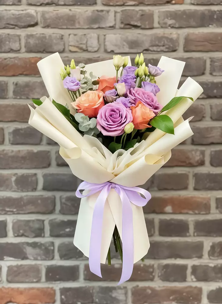 Букет цветов из: Лизиантусы и Розы в Чульман