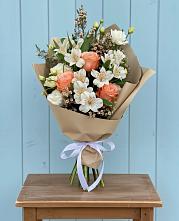 Букет цветов из:  Альстромерии, Лизиантусы, Розы и Хризантемы в Чульман