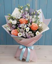 Букет цветов из:  Лизиантусы, Розы, Альстромерии и Гипсофила в Чульман