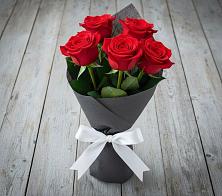 Букет 5 Красных роз Эдлесс Лав в Чульман