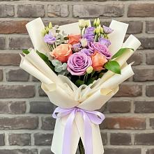 Букет цветов из:  Лизиантусы и Розы в Чульман