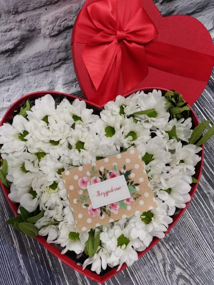 Цветочная композиция из Хризантемы в виде сердца в Чульман