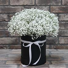 Цветочная композиция из Гипсофила в шляпной коробке в Чульман