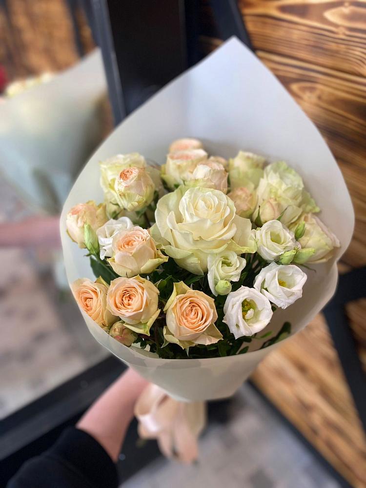 Букет цветов из: Розы и Лизиантусы в Чульман